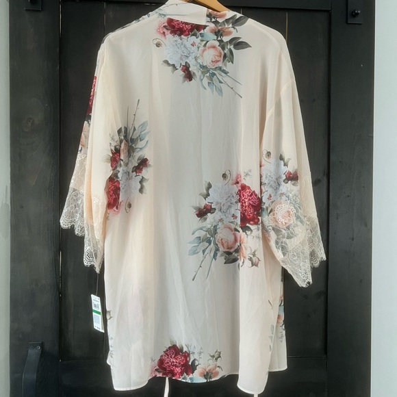 Flora Nikrooz floral romantic lace trimmed robe - Picture 7 of 10